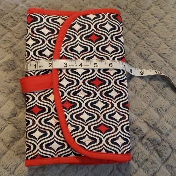 Buckhead Betties Navy/Red Curve Appeal Quilted Accessory Bag - Picture 11 of 11